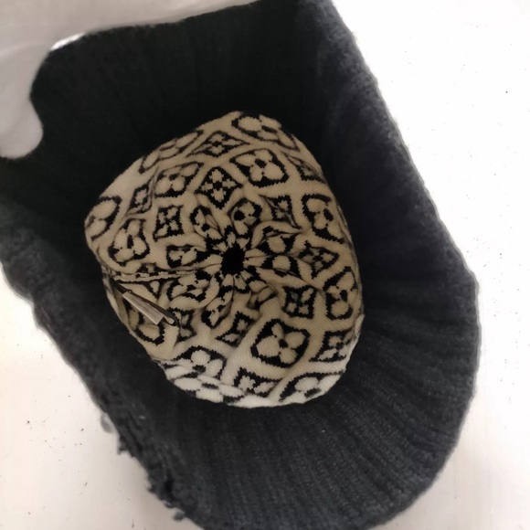 Auth Louis Vuitton 100% Cashmere Gray White Monogram Bonnet Hat Snow Cap - Picture 6 of 8